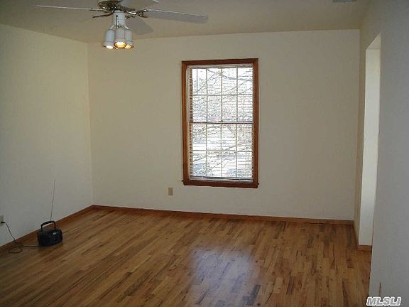 4th image of 317 1st Ave