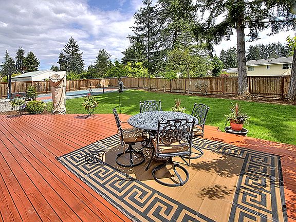 4th image of 5608 117th St SW