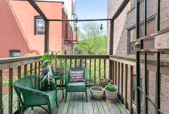 Sold by Compass | media 17