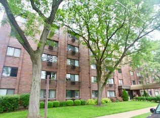 835 Pearson St APT 312, Des Plaines, IL 60016