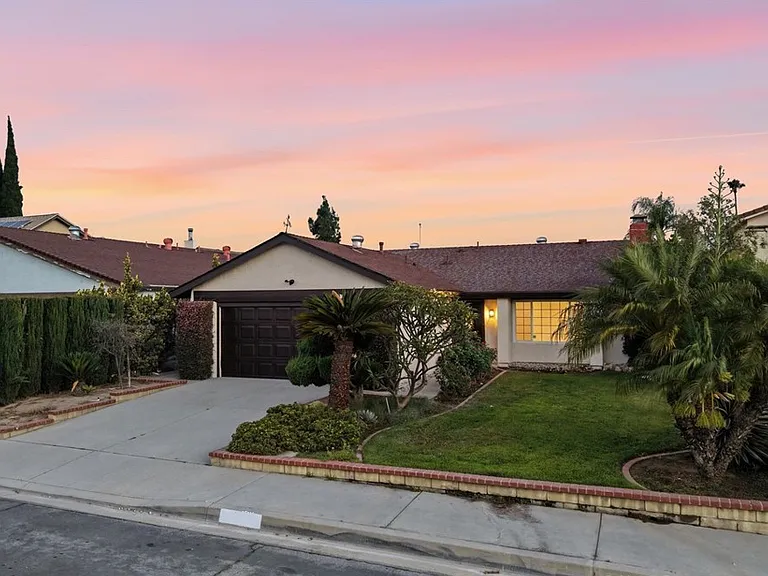 16560 Elm Haven Dr — Photo 1