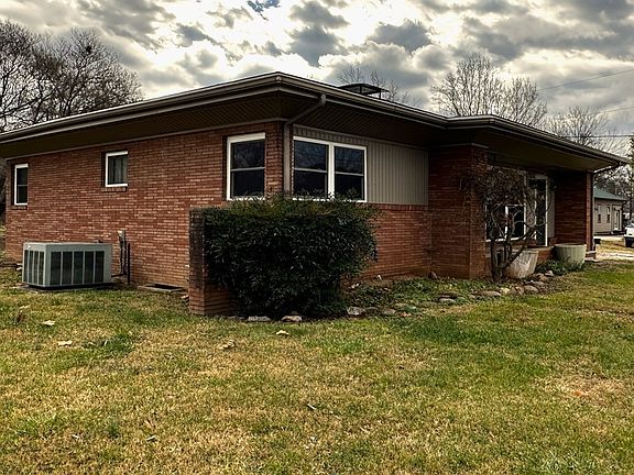 5th image of 3532 Cunningham Rd