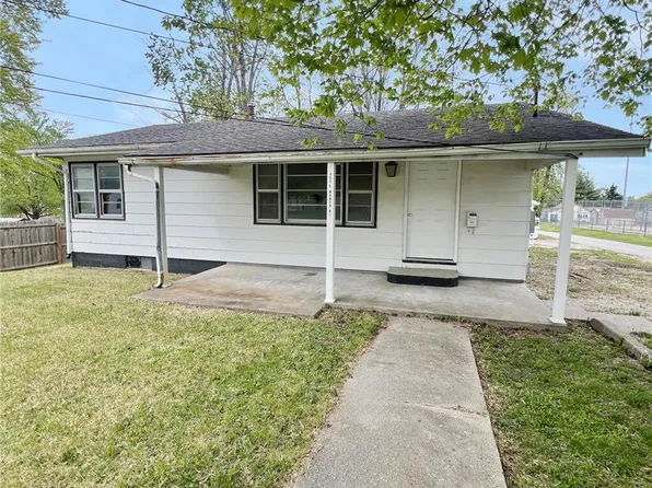 490 E North St, Pittsfield, IL 62363