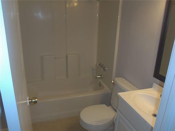 2nd image of 521 Glenfield Dr