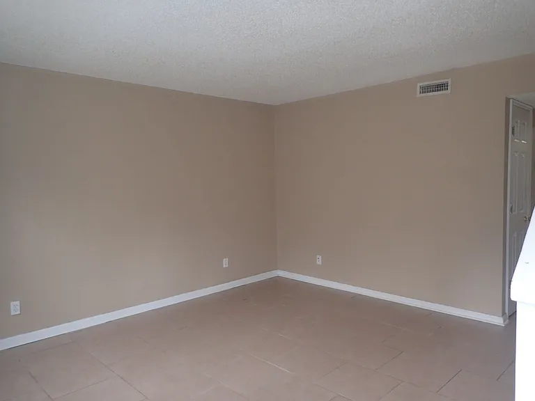 1305 Breckenridge Dr #11 — Photo 3