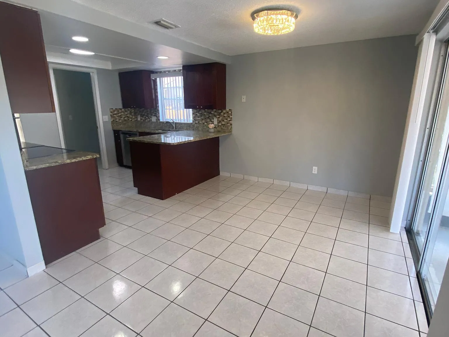 3 bed, 1220 sqft, $2,500 — Photo 4