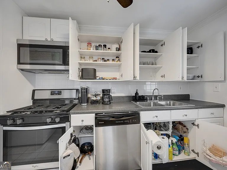 1040 Herndon St NW #B — Photo 11