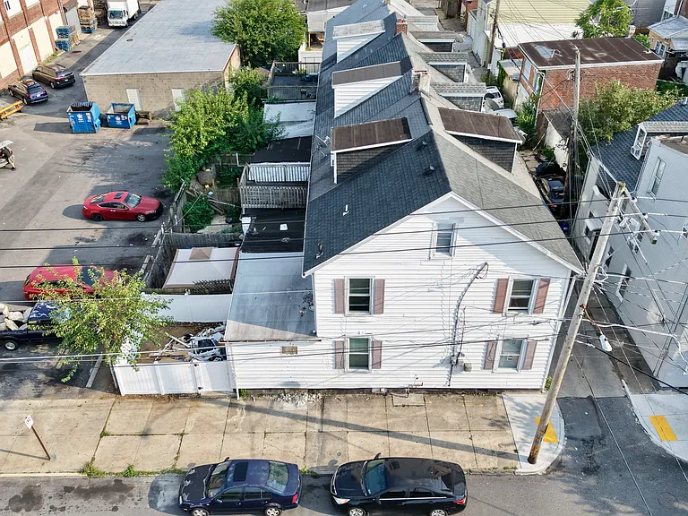 547 N Silk St — Photo 32