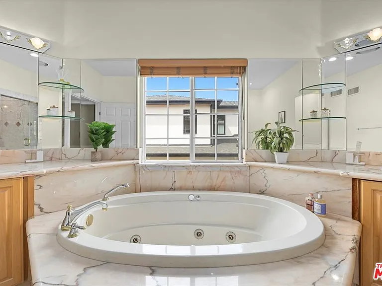 5029 Lemona Ave — Photo 33