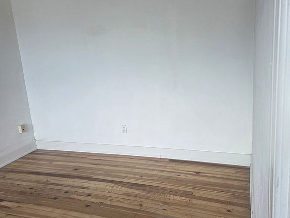 4th image of 121 W Lancaster Ave