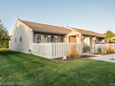 62351 Arlington Cir UNIT 1, South Lyon, MI, 48178