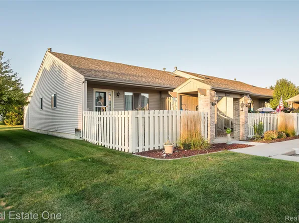 62351 Arlington Cir Unit 1, South Lyon, MI 48178