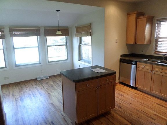 3rd image of 4938 W Waveland Ave