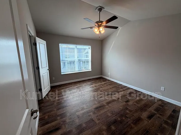 8401 Allied Way — Photo 14