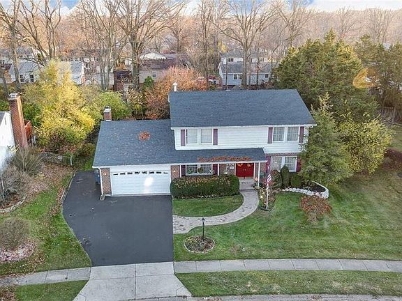 3rd image of 4908 Sweetbirch Dr