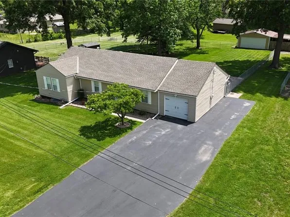 241 South St, Peculiar, MO 64078