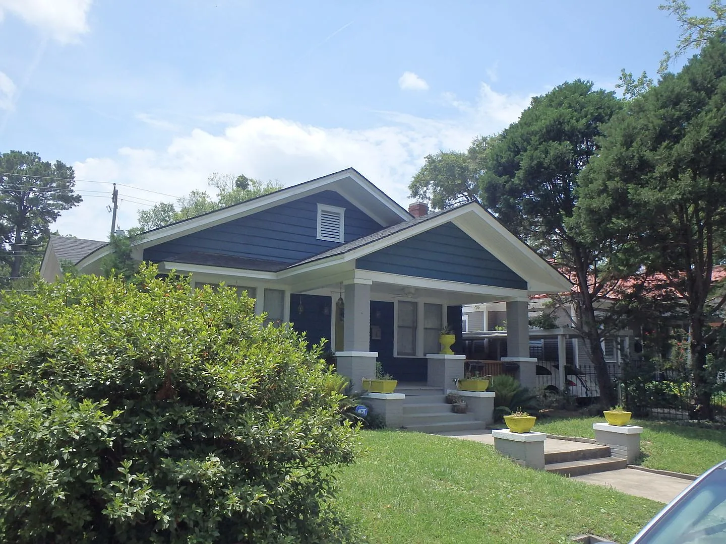 Charming Ardsley Park Three Bedroom Bungalow — Photo 3