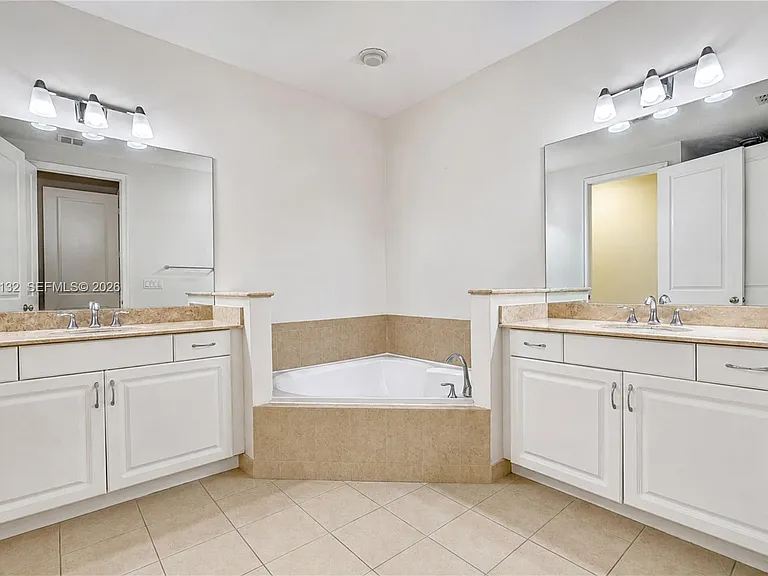 13005 Riverwalk Cir N — Photo 19