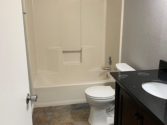 4th image of 11 Peachtree Ln #12