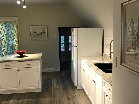 5th image of 346 Elmwood Ave