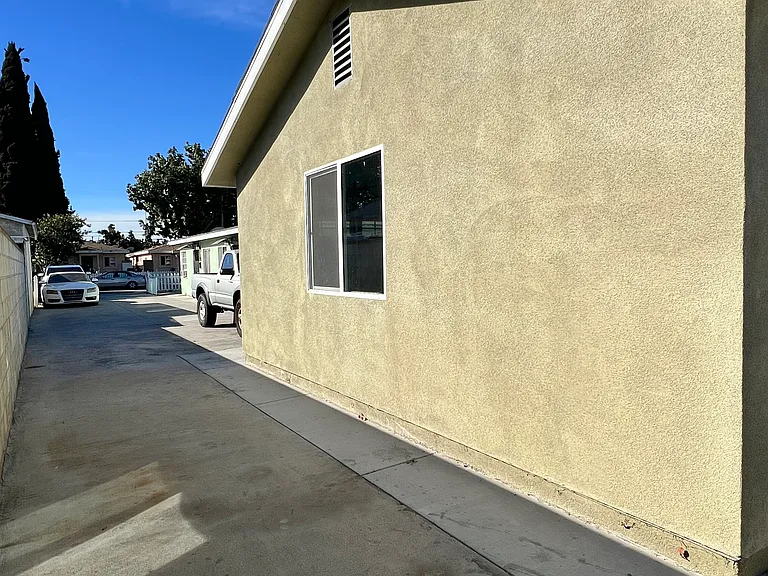 6827 San Luis St #1/2 — Photo 35