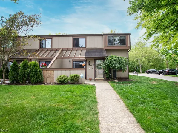 11558 Harbour Light Dr #15, North Royalton, OH 44133