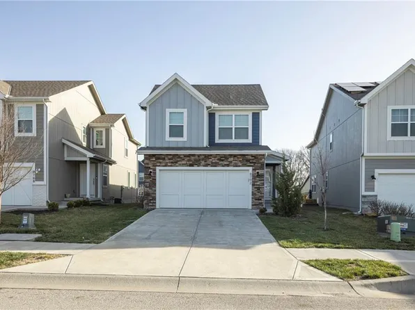 8792 SW 9th St, Blue Springs, MO 64064