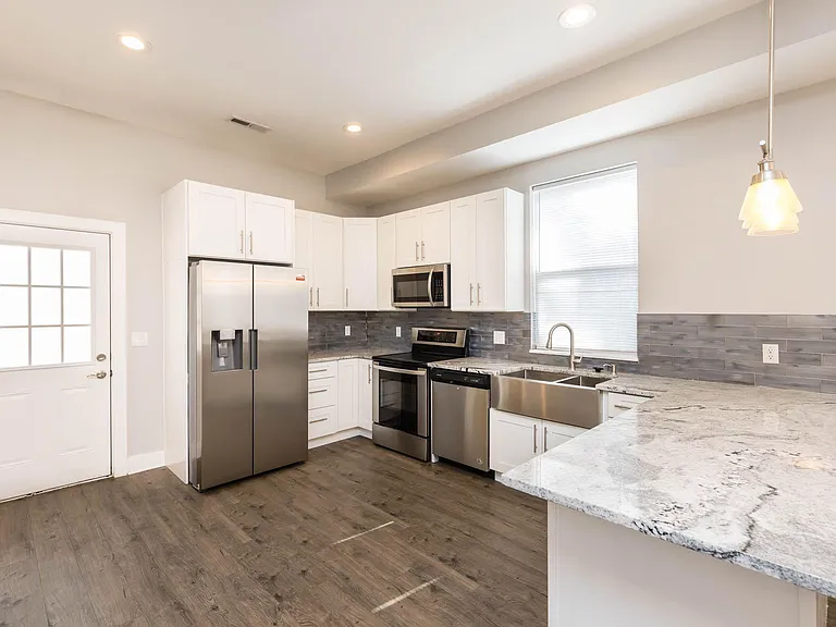 800 E Cherry St — Photo 6