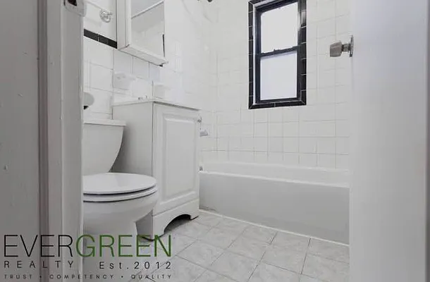 Rented by Evergreen Apartments BK | media 12