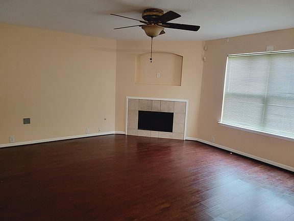 3rd image of 19135 Royal Isle Dr