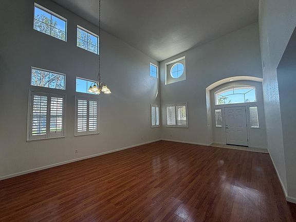 3rd image of 3209 Flushing Meadows Dr