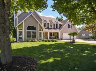 2025 Bradbury Ln, Green Bay, WI 54313