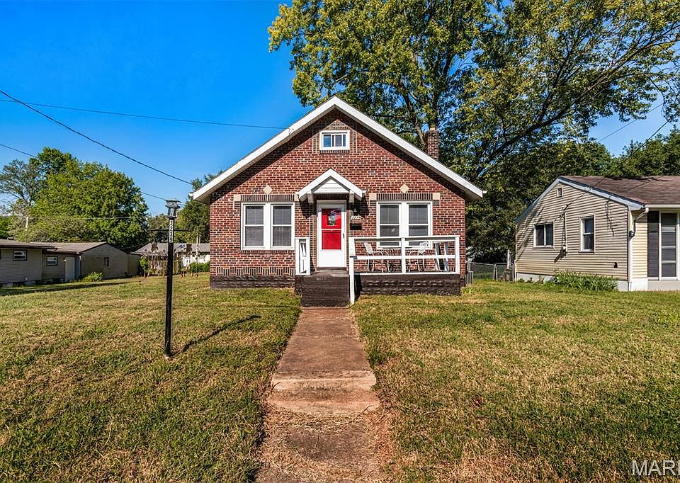 1st image of 3239 Chaucer Ave
