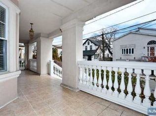 1075 Edgewood Ln, Fort Lee, NJ 07024
