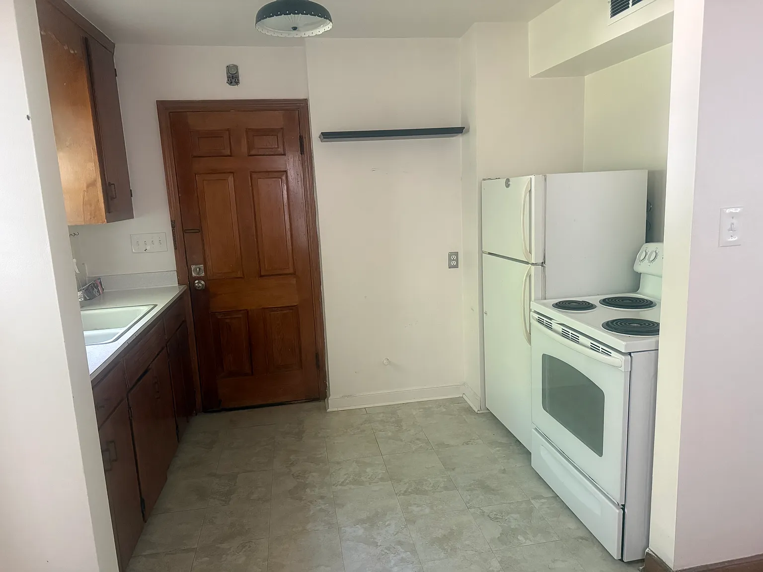 2 bed, 1125 sqft, $1,920 — Photo 3