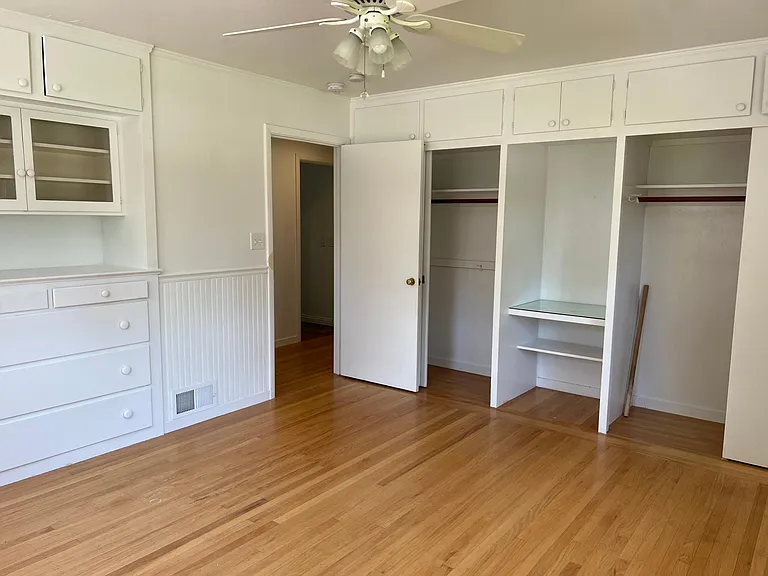 690 W B St — Photo 13