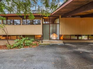 51 Stonehedge Rd, Lincoln, MA 01773