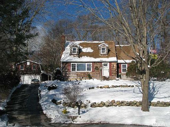 3rd image of 10 Glen Hill Ct