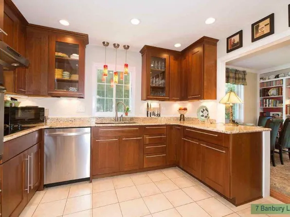 7 Banbury Ln, Chapel Hill, NC 27517