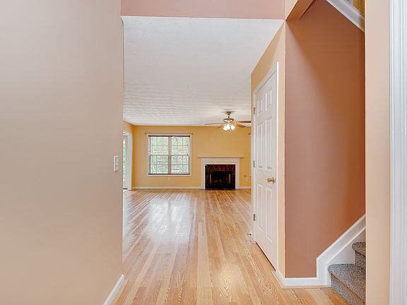 4th image of 160 Kentshire Pl