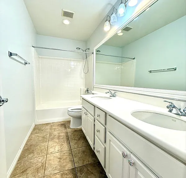 1319 Jacaranda Cir — Photo 20