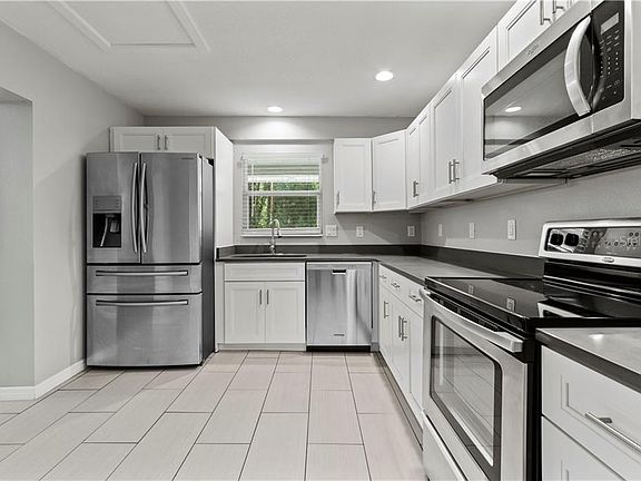 4th image of 25341 Saint Anne St