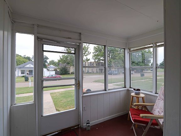 3rd image of 1020 E Thompson Ave