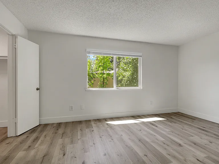 2x2-Master Bedroom