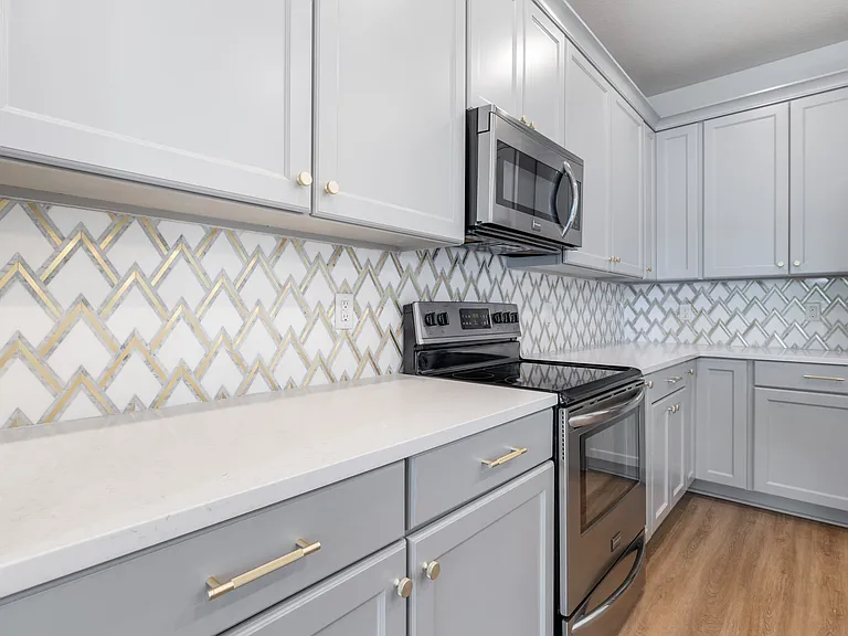 2806 Sanders Dr — Photo 9