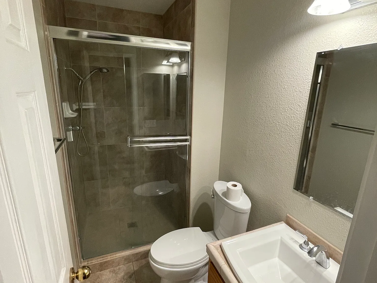 4 bed, 2361 sqft, $1,000 — Photo 4