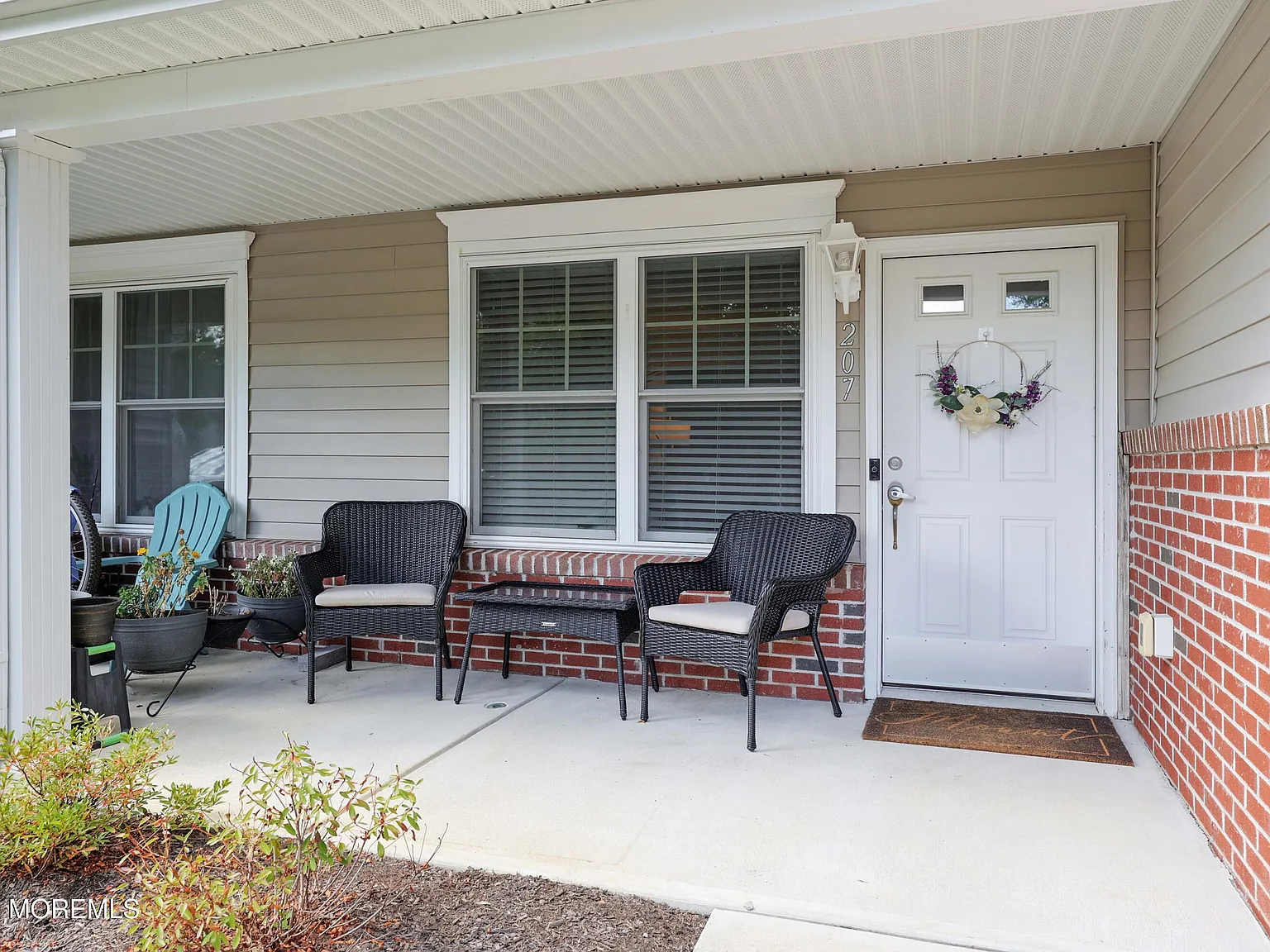 3 bed, 2.5 bath, 1700 sqft, $3,300 — Photo 2