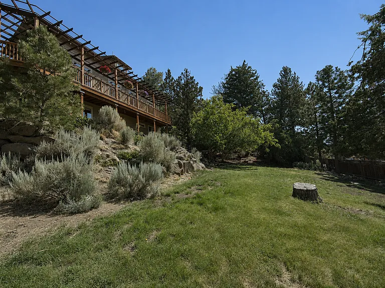 1821 NW Iowa Ave — Photo 45