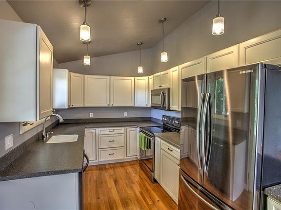 5th image of 2020 La Brea St
