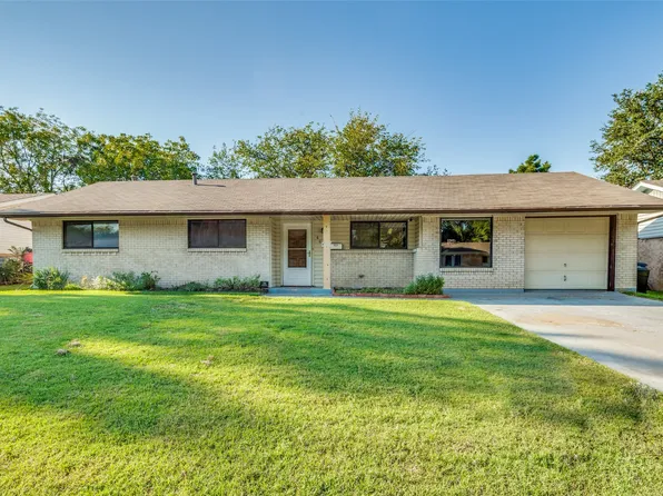 607 Pauline St, Euless, TX 76040